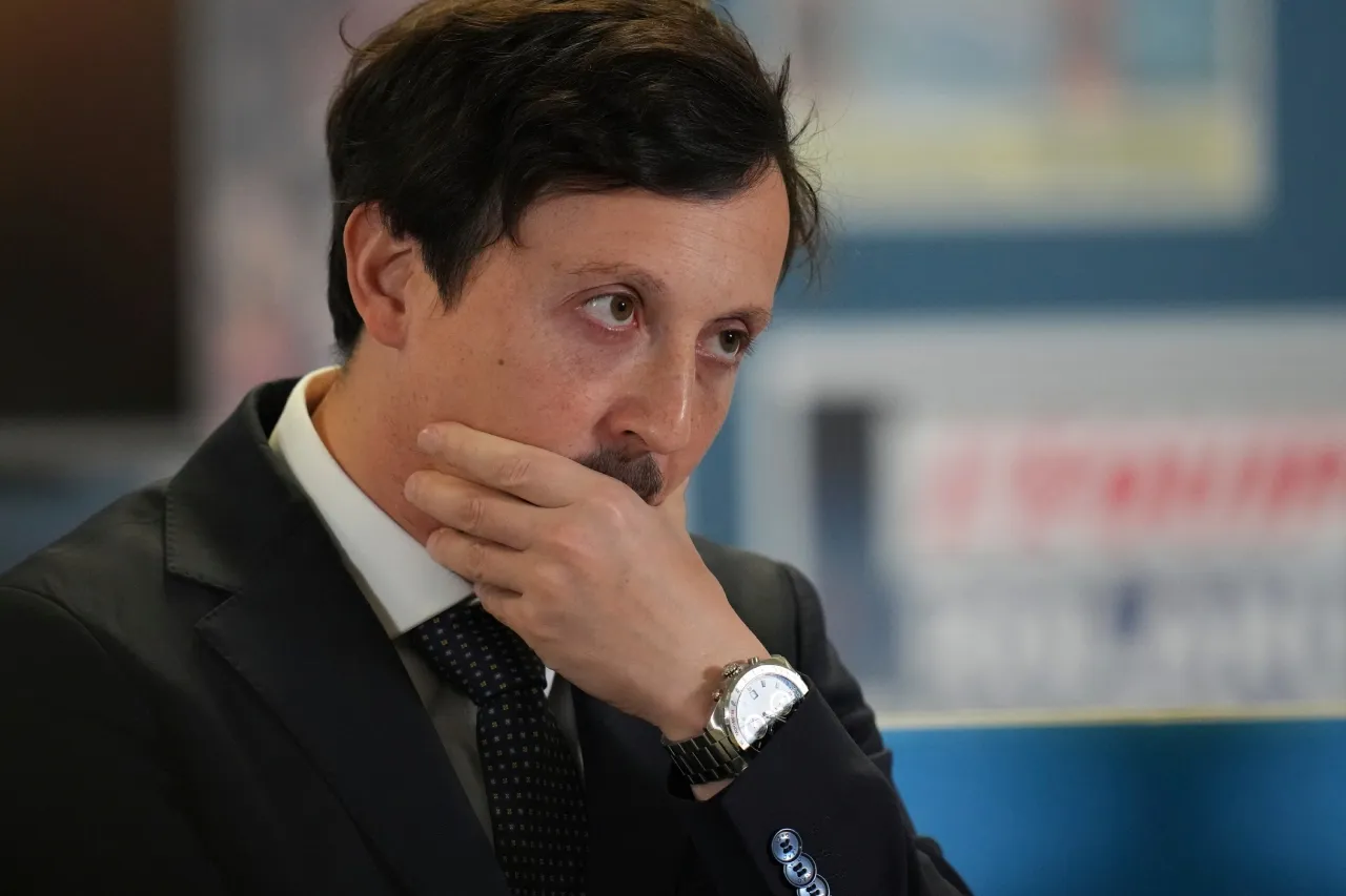 Suspenden 15 partidos a presidente del Marsella por insultos al árbitro