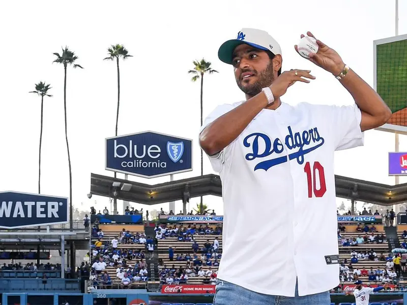 Los Dodgers resaltan a Carlos Vela